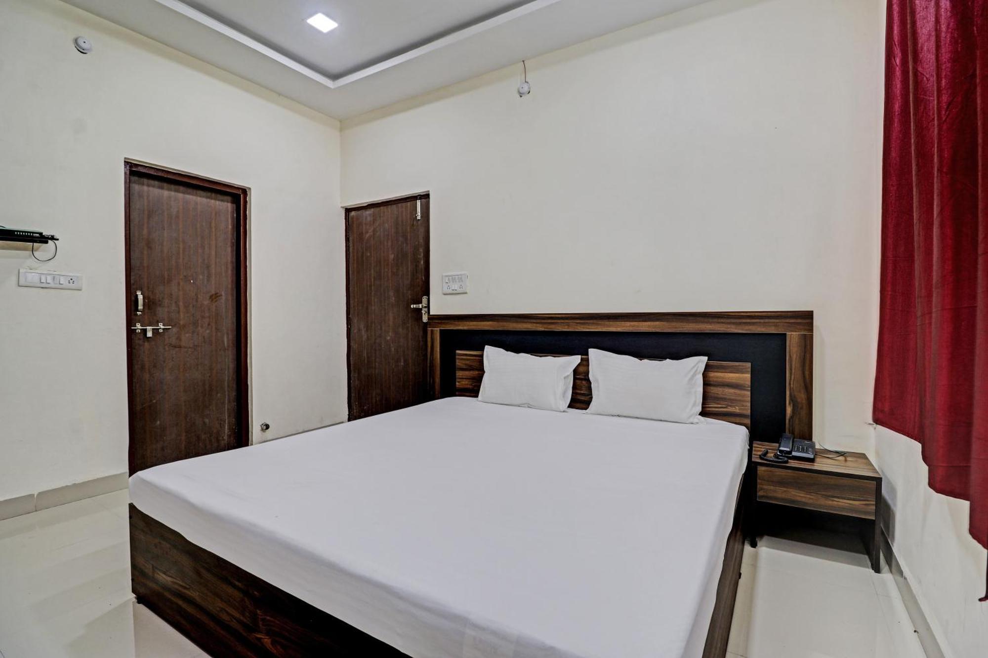 Super Hotel O Midway Treat Dhar Exterior photo