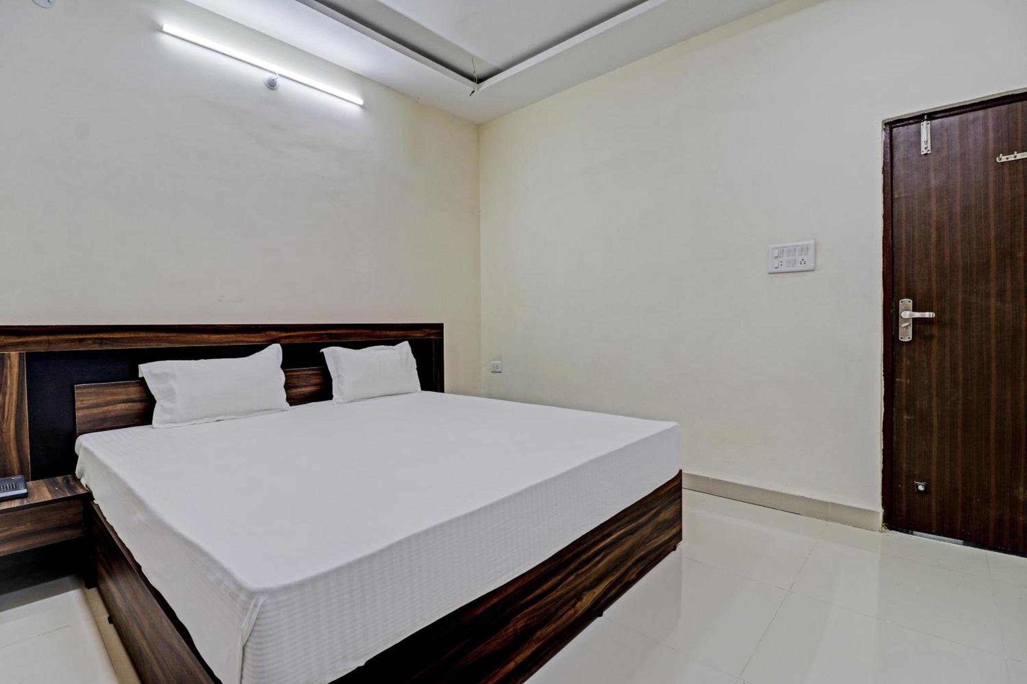 Super Hotel O Midway Treat Dhar Exterior photo